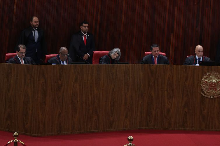 TSE entra hoje na quarta sessão para julgamento de Bolsonaro