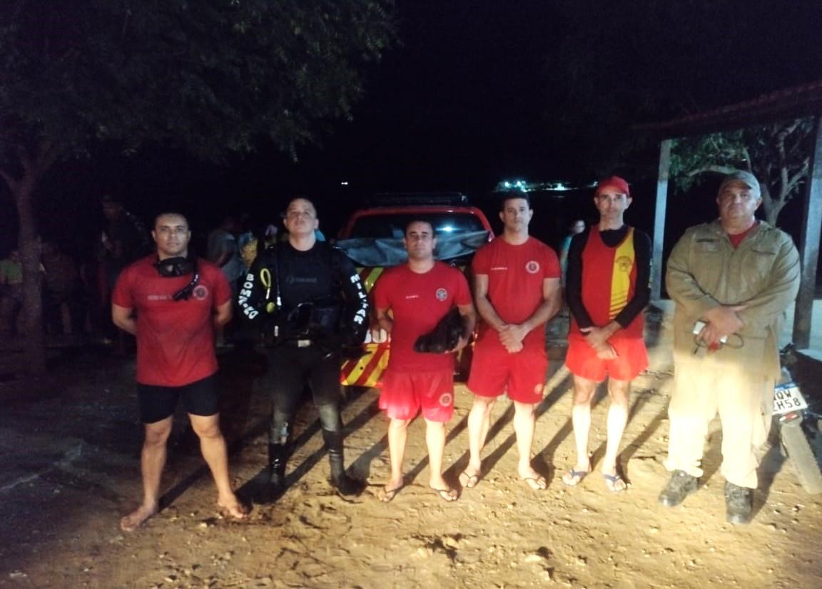 Bombeiros de Tauá e Limoeiro do Norte resgatam corpo de homem que morreu afogado em Mombaça