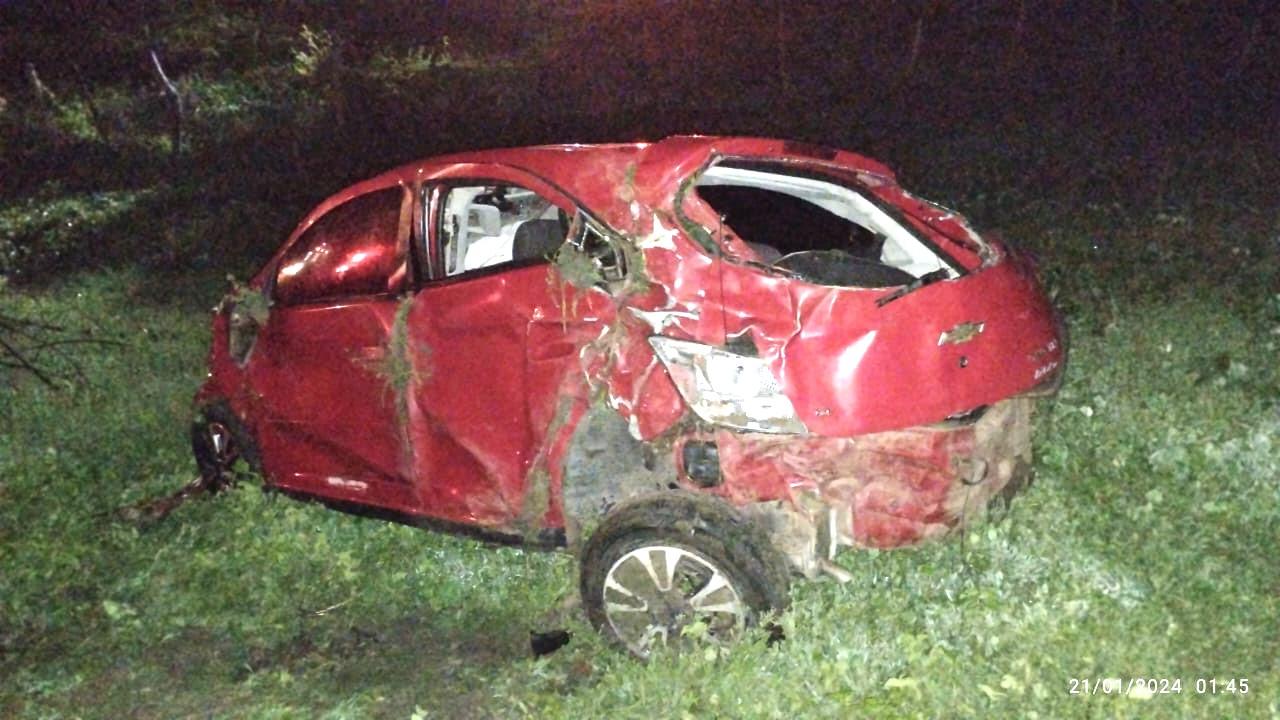 SAMU socorre motorista inconsciente após acidente grave na BR-020, em Tauá