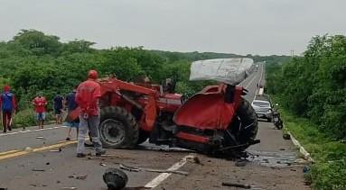 Tratorista colhido por carreta na BR 020 e morre no local