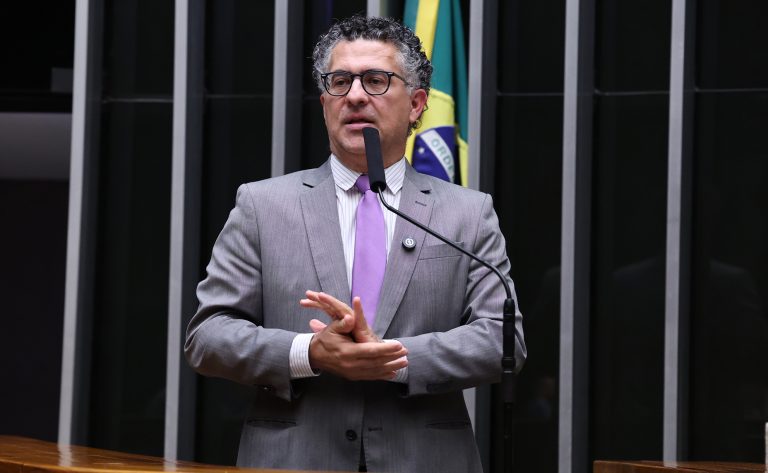 Projeto garante remarcação e desistência de passagens sem multa